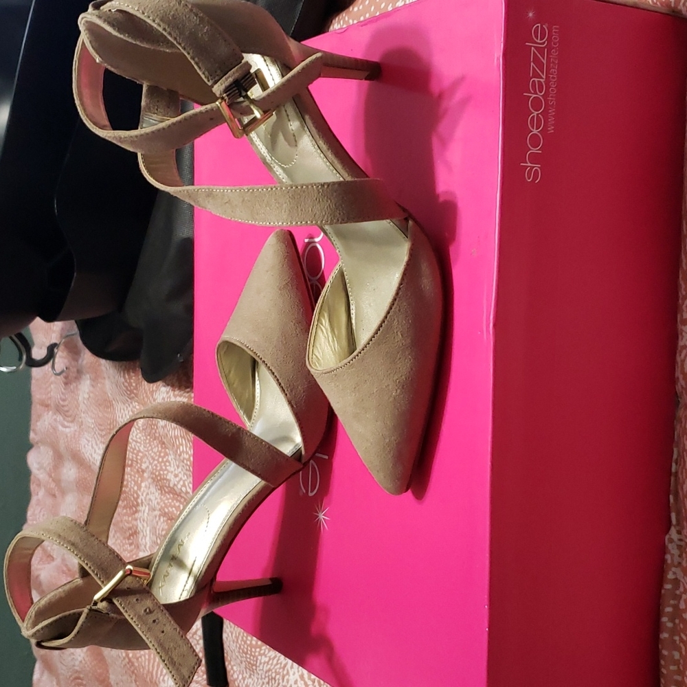Heels - Picture 2 of 3
